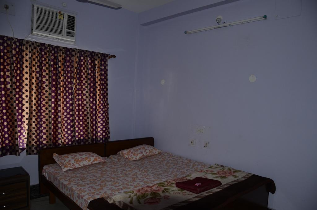 Kim Lawn Guest House Kolkata Bilik gambar